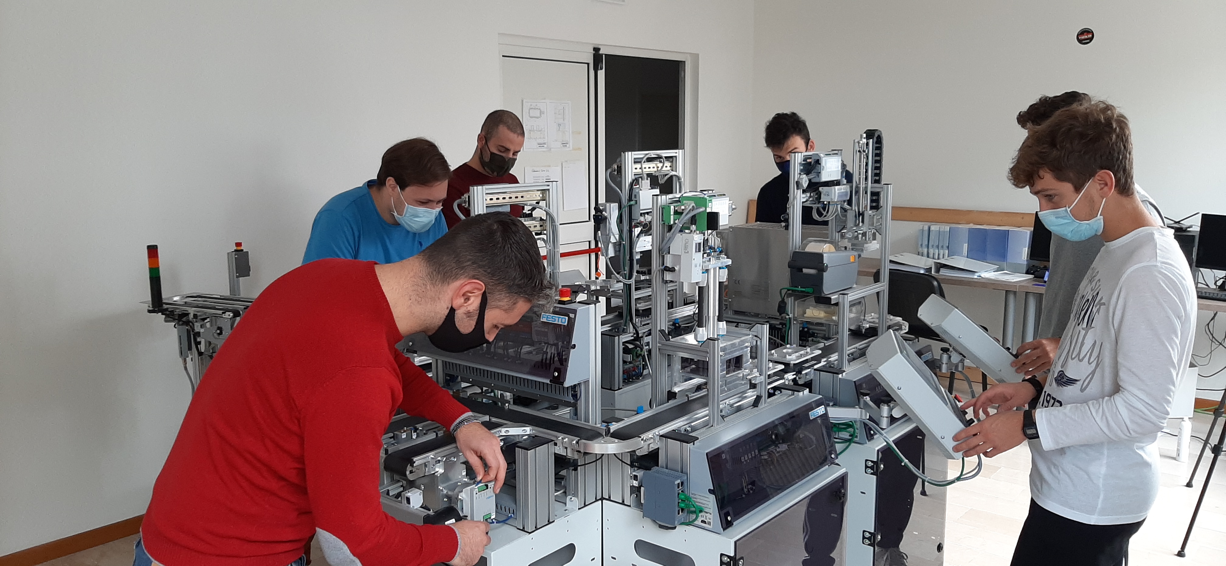 Gli studenti del corso di Robotica progettano un macchinario